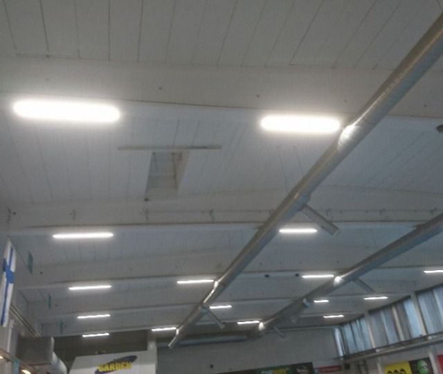 Sähköasennus Samron urheiluhalliin asentamat lamput