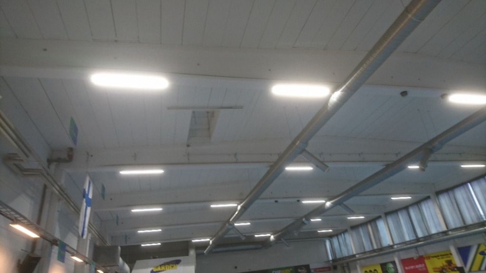 Sähköasennus Samron urheiluhalliin asentamat lamput